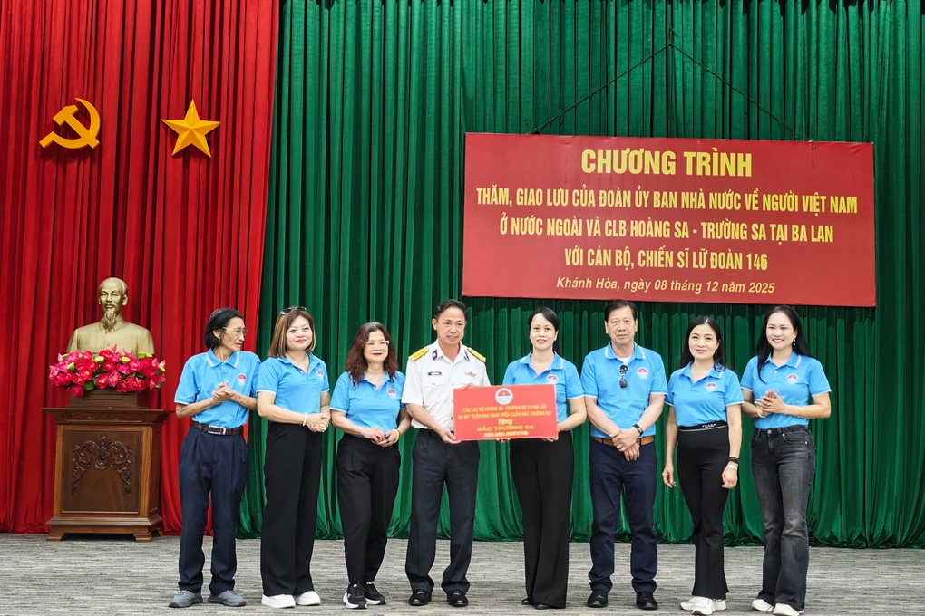 Kiều bào Ba Lan tặng vườn rau trị giá 250 triệu đồng cho đảo Trường Sa Lớn - 1