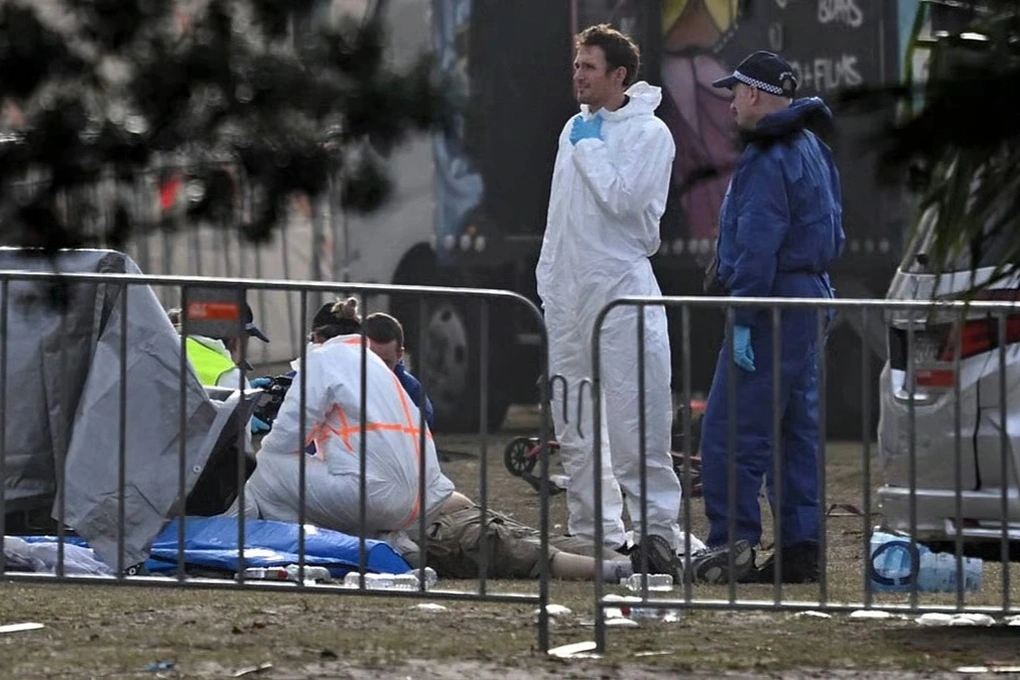 Cảnh tượng như “vùng chiến sự” trong vụ xả súng ở bãi biển Australia - 1