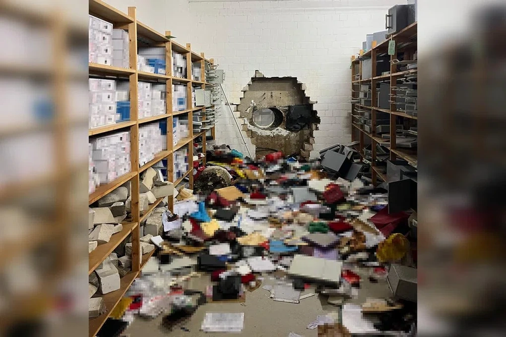 Nhóm cướp dùng máy khoan đục tường ngân hàng, trộm 31 triệu USD - 1