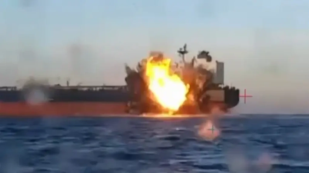 Ukraine tấn công 2 tàu chở thiết bị quân sự của Nga ở Biển Caspi - 1