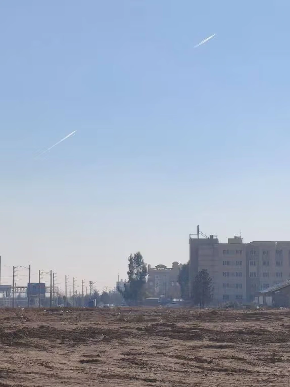 Iran tập trận hàng loạt, nói không thương lượng về chương trình tên lửa - 1