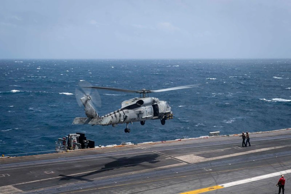 Mỹ trục vớt 2 máy bay gặp nạn ở Biển Đông - 1