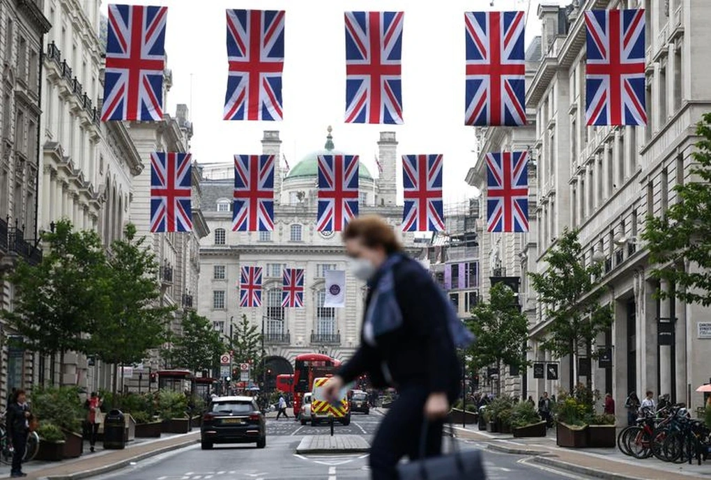 Người Anh ngày càng nghèo đi? - 1