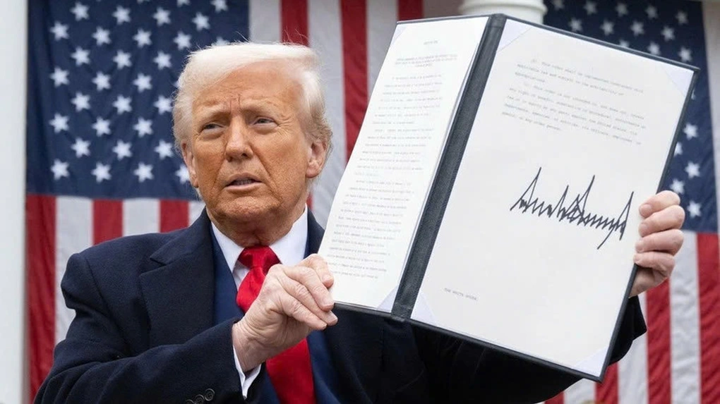 Tổng thống Mỹ ký sắc lệnh trong năm 2025 nhiều hơn toàn bộ nhiệm kỳ 1 - 1 Tổng thống Mỹ ký sắc lệnh trong năm 2025 nhiều hơn toàn bộ nhiệm kỳ 1 - 1