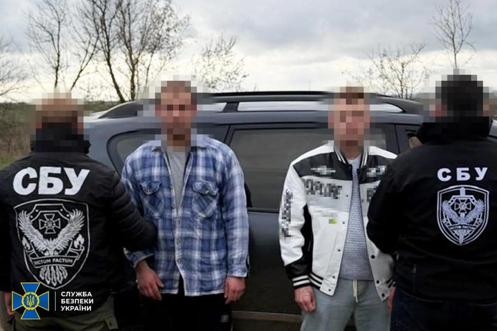 Ukraine phá đường dây trốn nhập ngũ bằng cách chui qua đường ống khí đốt - 1