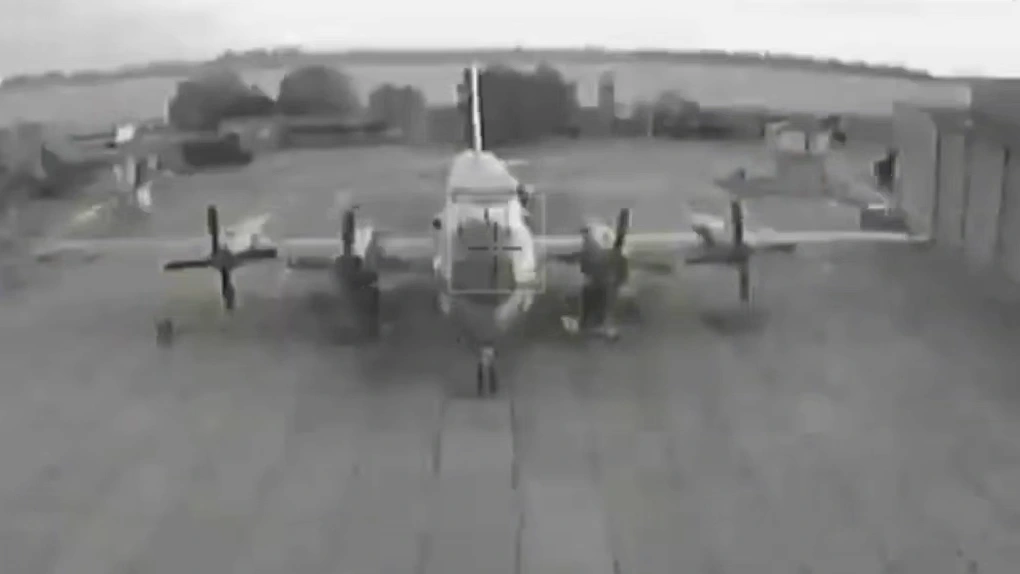 Ukraine tuyên bố phá hủy sát thủ săn ngầm duy nhất của Nga ở Crimea - 1