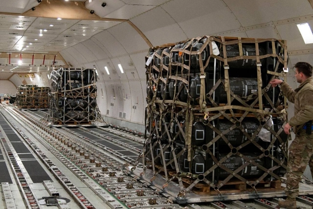 Hạ viện Mỹ thông qua gói viện trợ 800 triệu USD cho Ukraine - 1