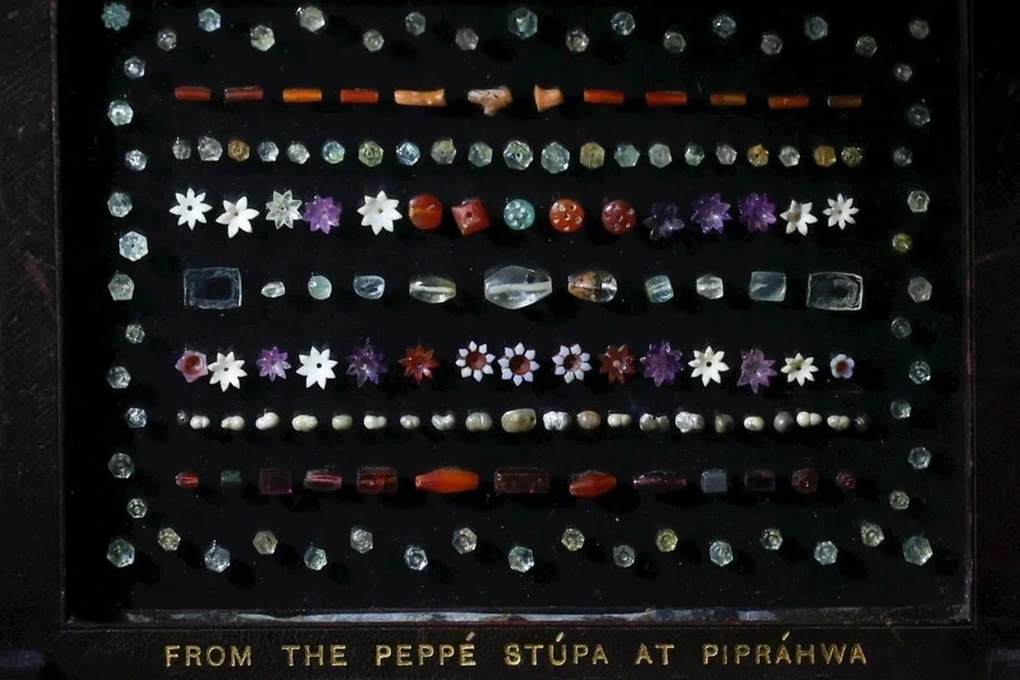 Ấn Độ lần đầu trưng bày 300 bảo thạch linh thiêng gắn liền với Đức Phật - 1