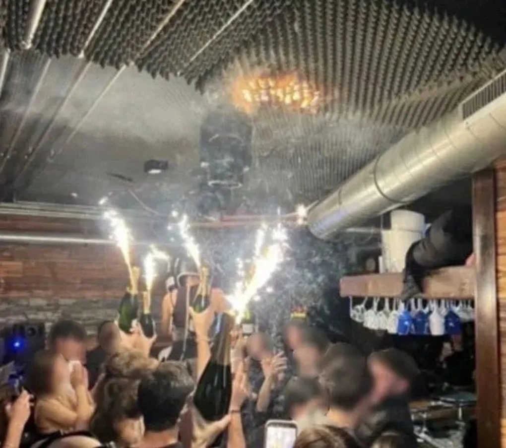 Khoảnh khắc lửa bùng lên gây cháy quán bar tại Thụy Sĩ, 40 người chết - 1