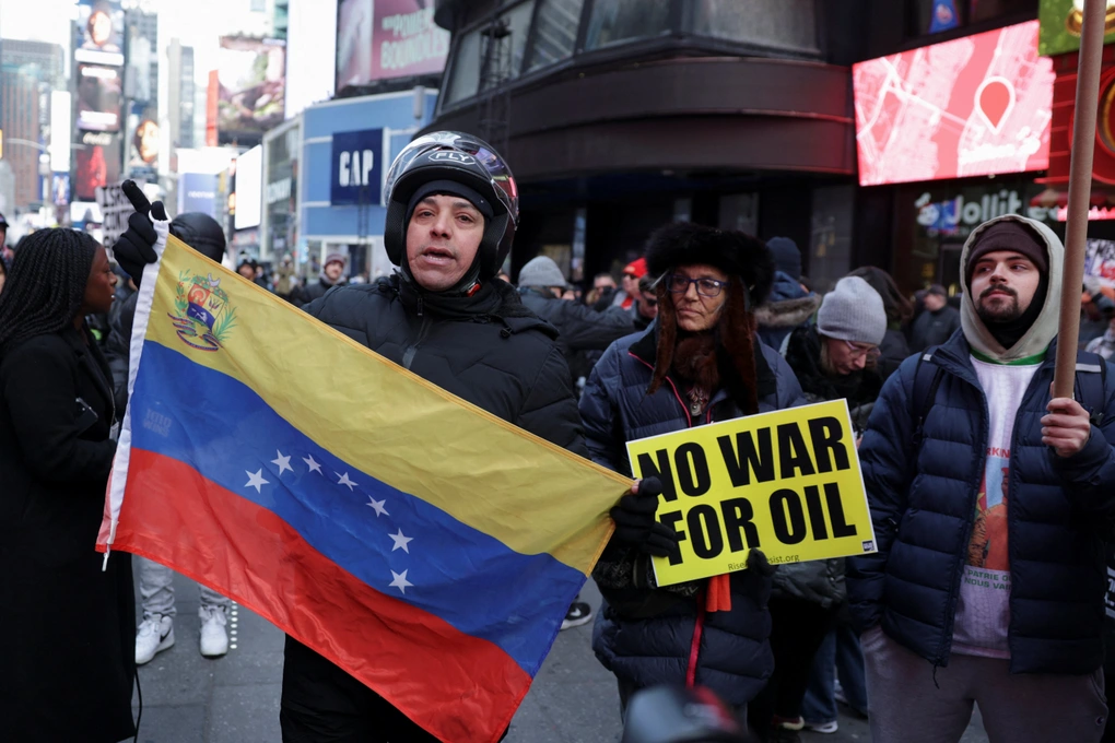 Người Mỹ xuống đường biểu tình phản đối can thiệp quân sự vào Venezuela - 1